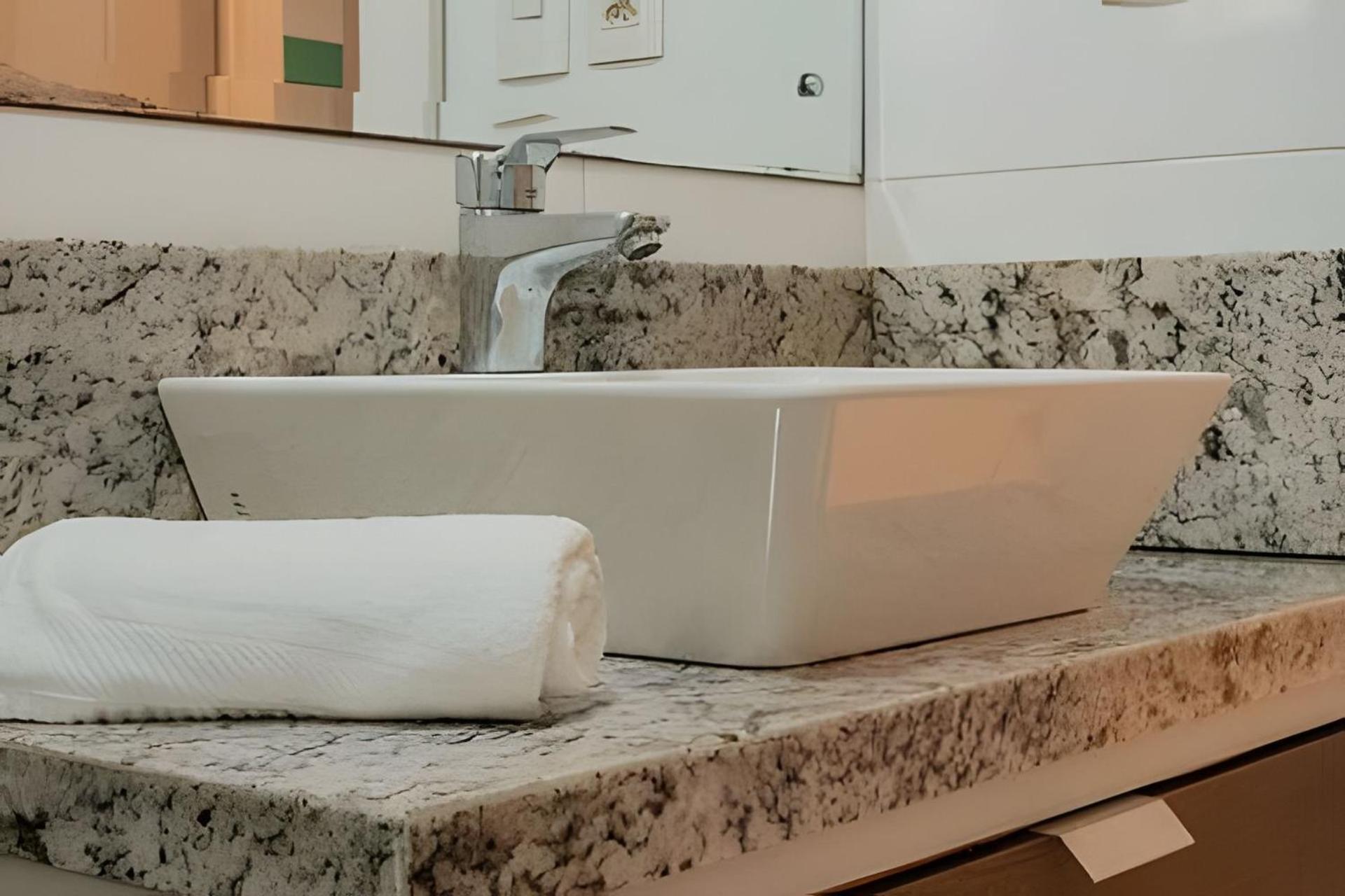 Sobrado Com 5 Suite 1 Quarto Piscina Churraqueira Ar Ate 20 Hospede Foz do Iguacu Ngoại thất bức ảnh