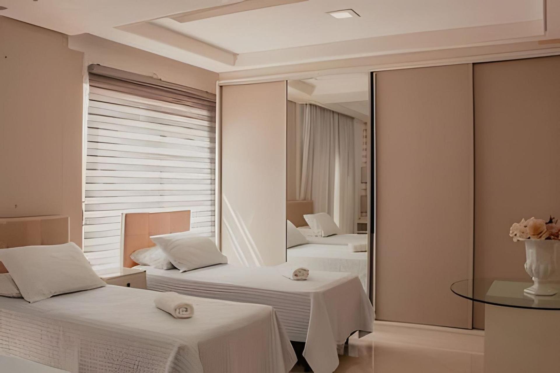 Sobrado Com 5 Suite 1 Quarto Piscina Churraqueira Ar Ate 20 Hospede Foz do Iguacu Ngoại thất bức ảnh